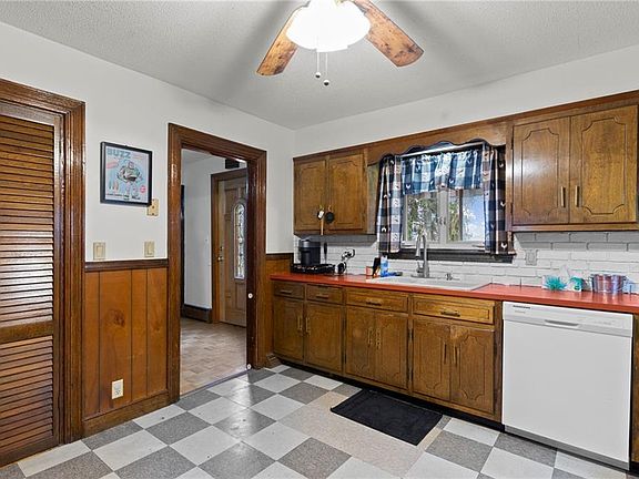 4th image of 171 Leonard Ave