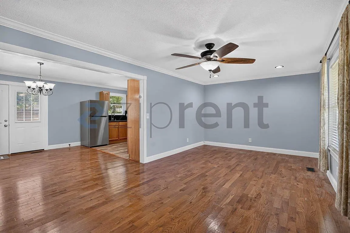 7 bed, 3394 sqft, $2,750 — Photo 4