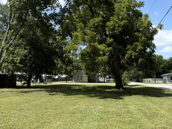 701 S Main St, Saint Jo, TX 76265