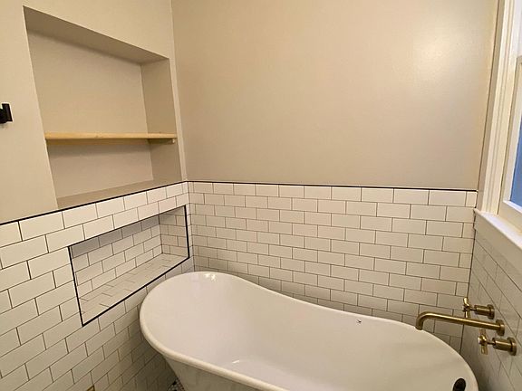5th image of 915 Grove St