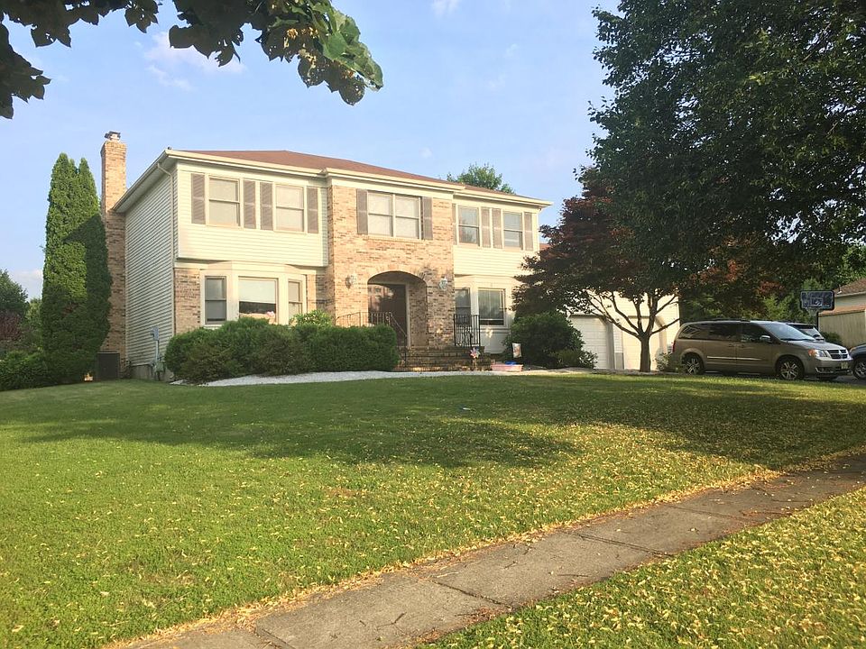 Beautiful, fully landscaped 5 BR 2.5 BA house in one of Lawr