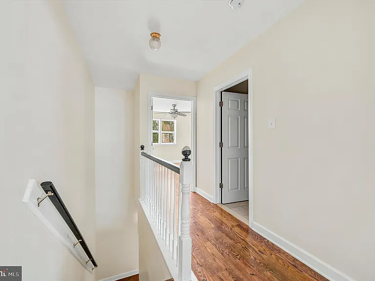 1215 Crease St — Photo 14