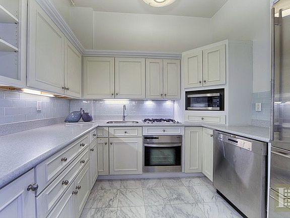 2nd image of 3 E 9th St APT 5