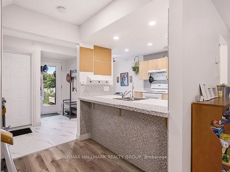 67 Grady Cres — Photo 14