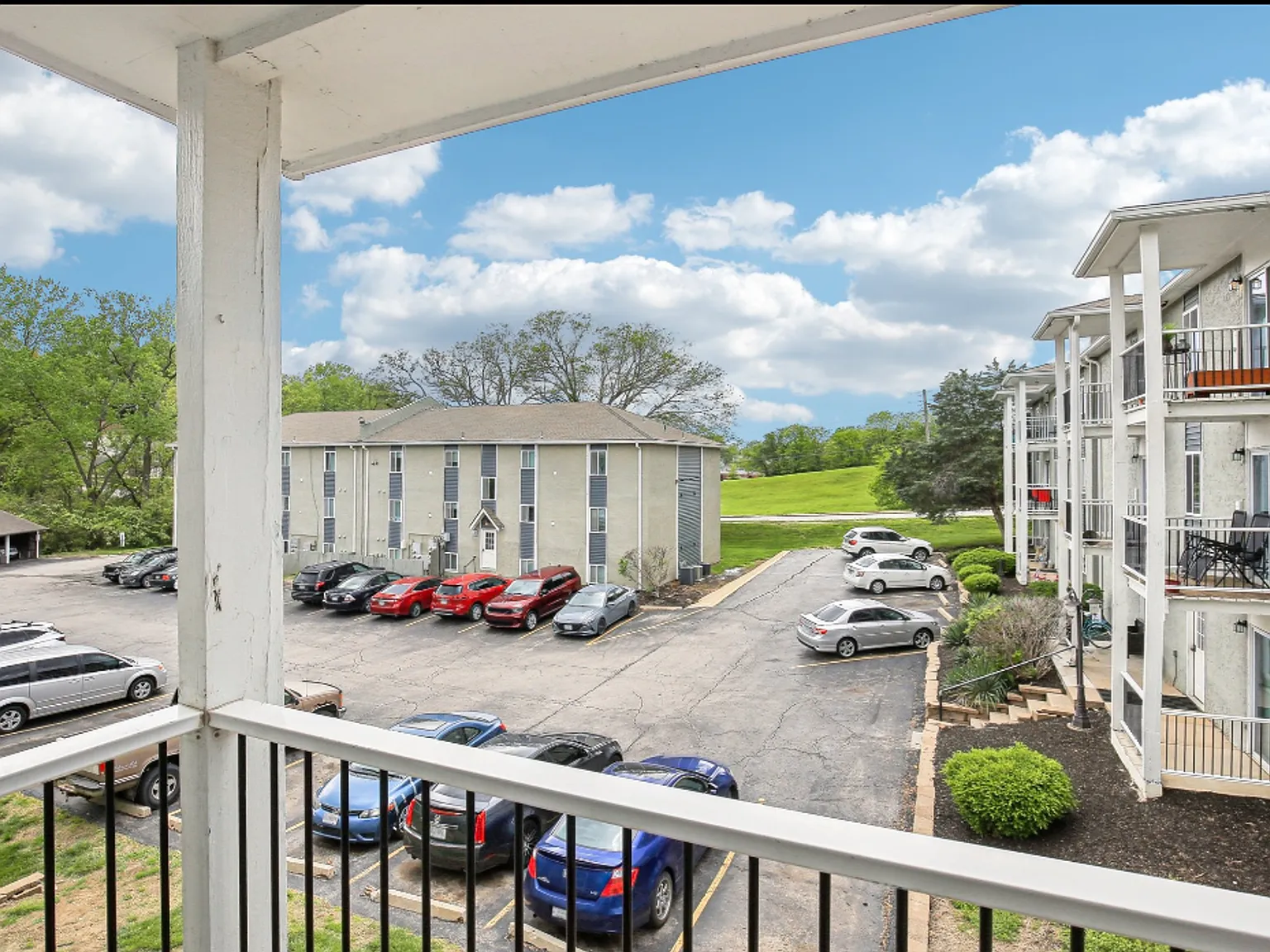Broadway Ridge Apartments — Photo 4
