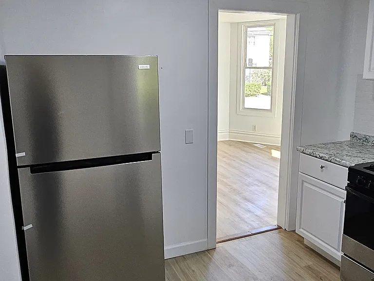 Kitchen (new appliances and furniture)