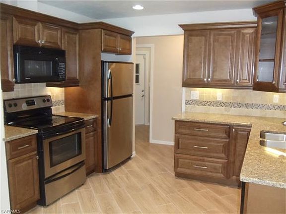 5th image of 206 SW 36th Ter