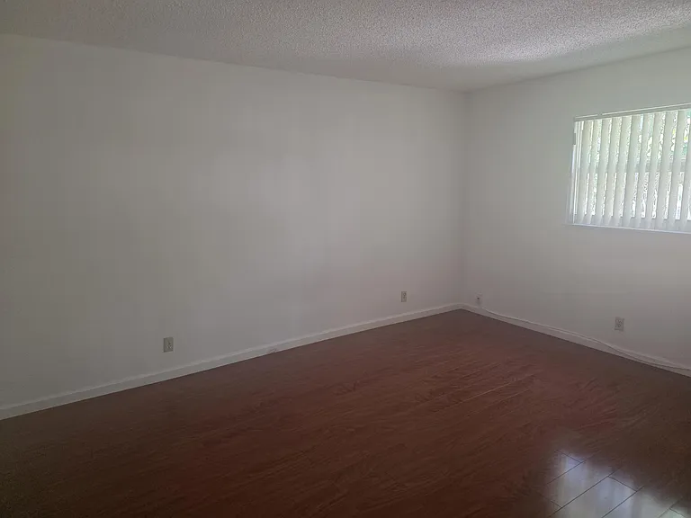 959 SE 2nd Ave #214 — Photo 20