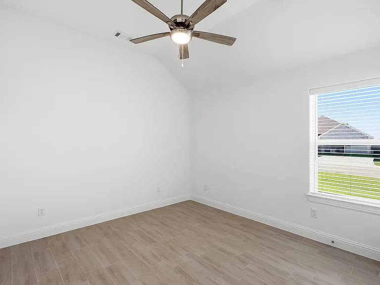 608 Violet Dr — Photo 16