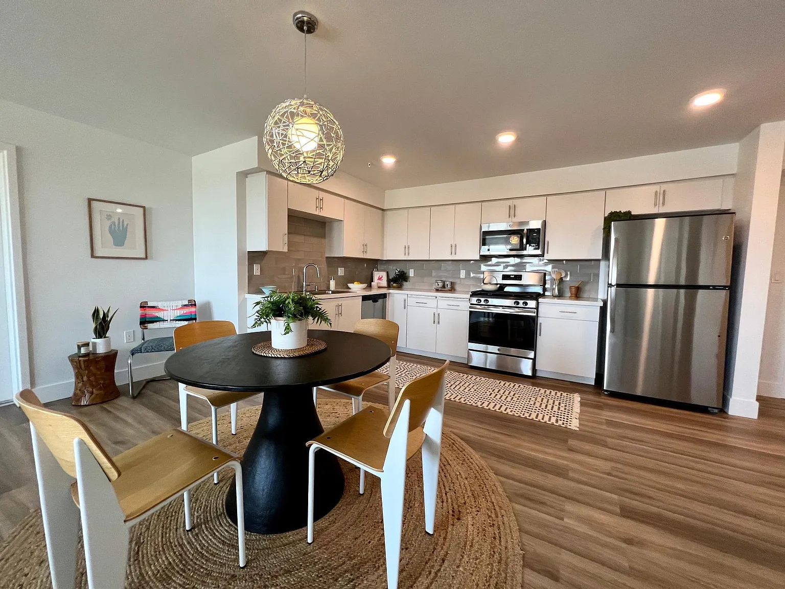 2 bed, 1100 sqft, $3,350 — Photo 4