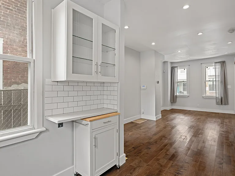 1457 N Corlies St — Photo 16