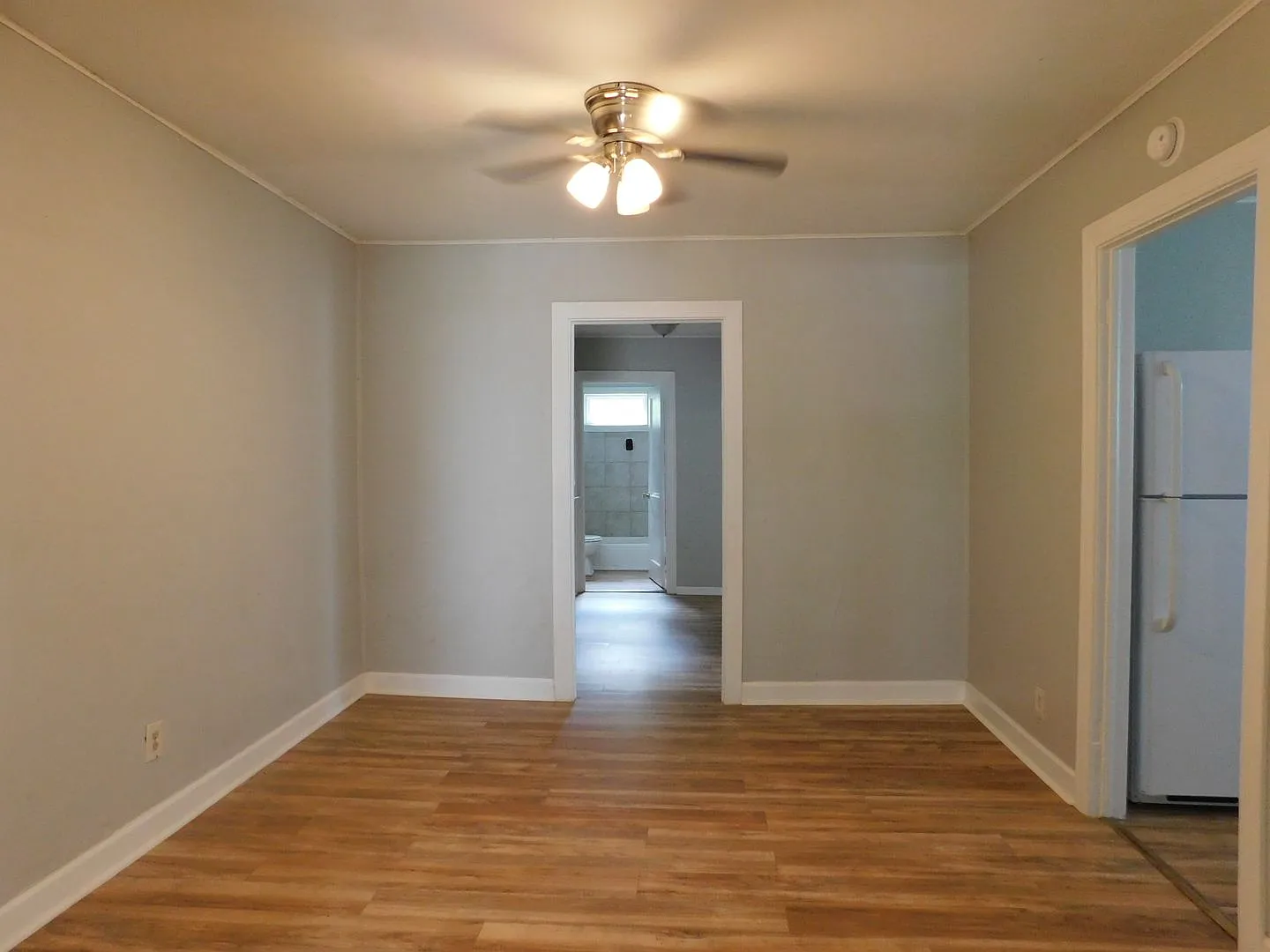 Cute 2-bedroom, 1 bath duplex near downtown. — Photo 3