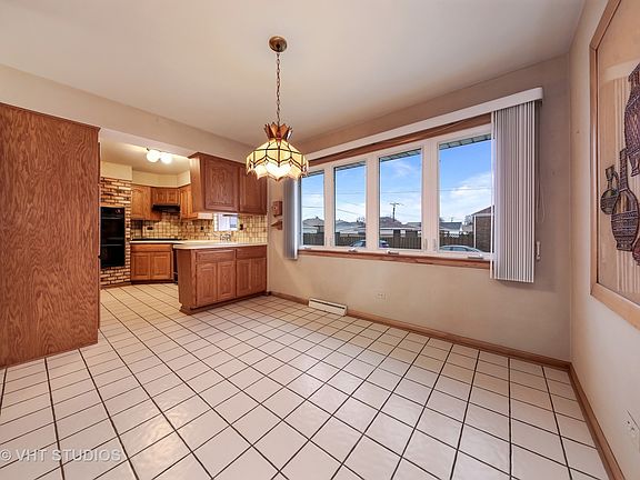 5th image of 4956 N Mont Clare Ave