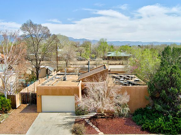 2nd image of 4412 De La Cruz NW