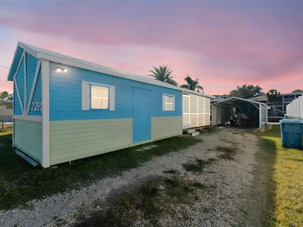 7091 Westwind St, Weeki Wachee, FL 34607