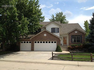 Corner lot, mature landscaping & concrete streets