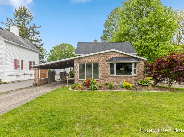 313 W Front St, Grand Ledge, MI 48837