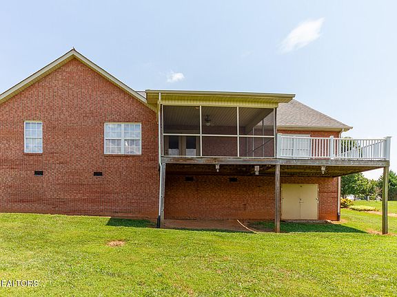 5th image of 602 Yellow Rose Ln