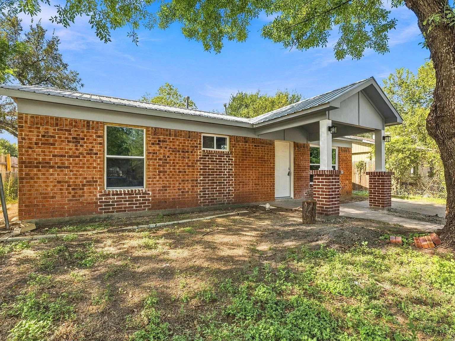 3 bed, 1.0 bath, 890 sqft, $1,700 — Photo 2
