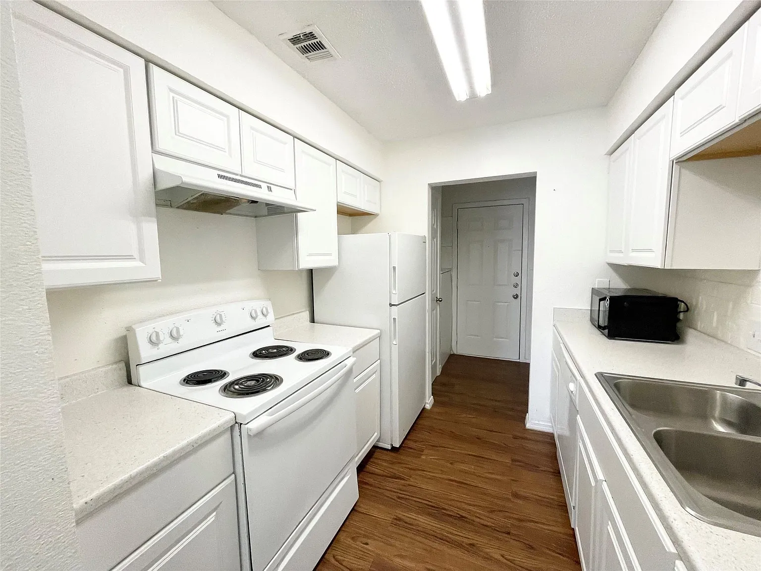 2 bed, 1.0 bath, 845 sqft, $960 — Photo 4