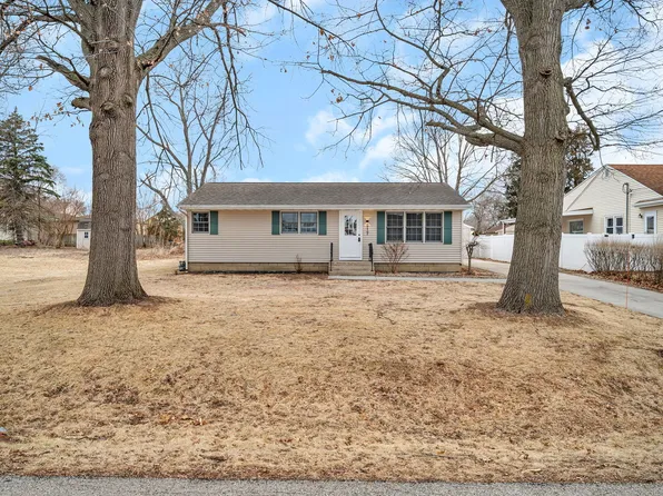 917 Parks Ln, Ottawa, IL 61350