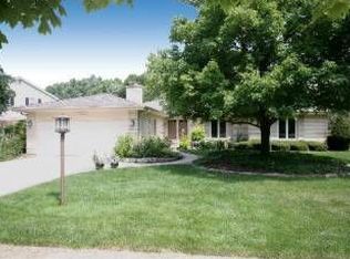 133 Longfellow Dr, Wheaton, IL 60189