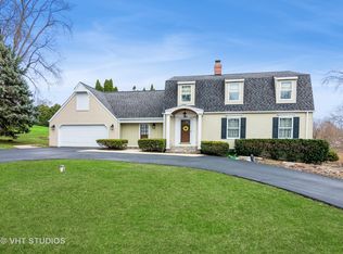 301 Poteet Ave, Inverness, IL 60010