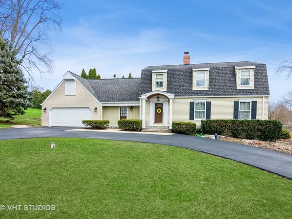 301 Poteet Ave, Inverness, IL 60010