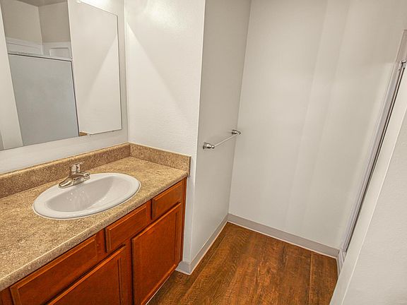 5th image of 1019 N Peach Ave #D224