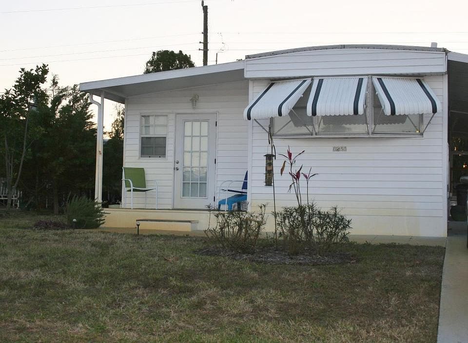 1st image of 8266 SE Wren Ave