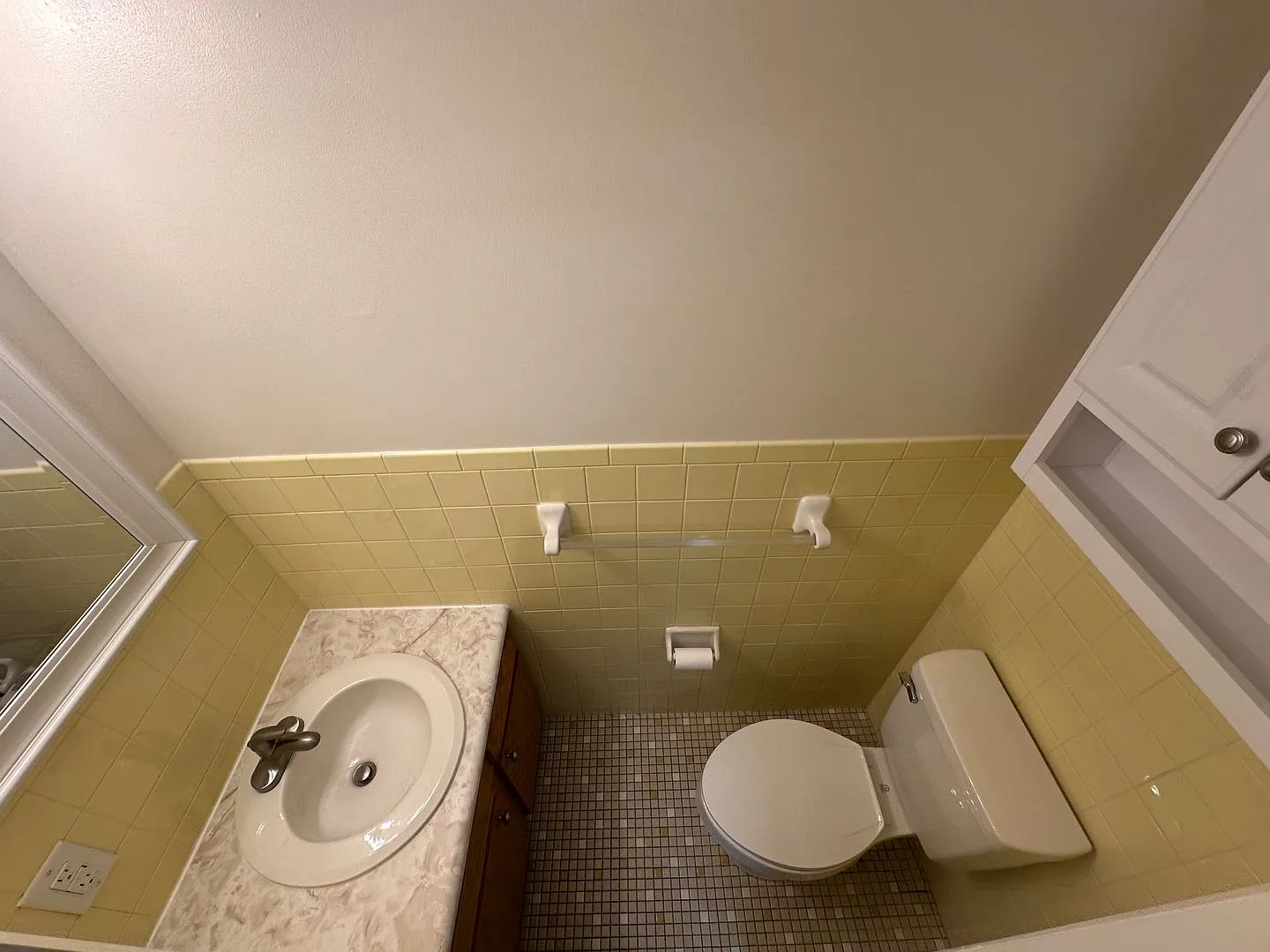 Coming Soon!! Spacious Townhome In Willow Terrace — Photo 4
