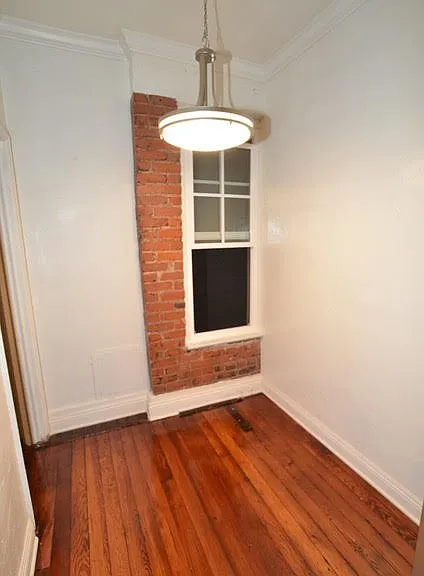 La Chandelle Apts...Charming building...Renovated Apartments Available...Hardwood Floors! — Photo 26