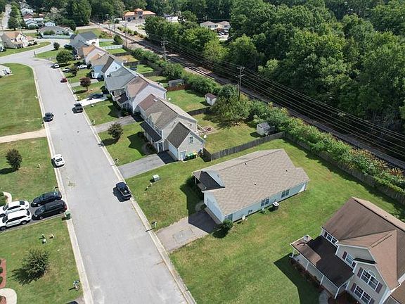 2nd image of 605 Sidney St