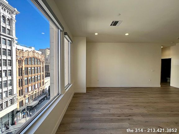 4th image of 601 S Broadway St #606