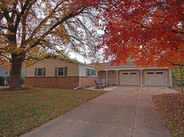 1825 E Saint Jude Ct, Peoria Heights, IL 61616