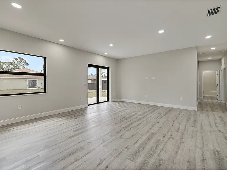 488 Lillon Ave S — Photo 14
