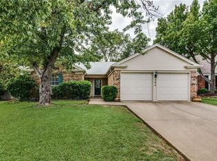 202 Wildbriar St, Euless, TX 76039