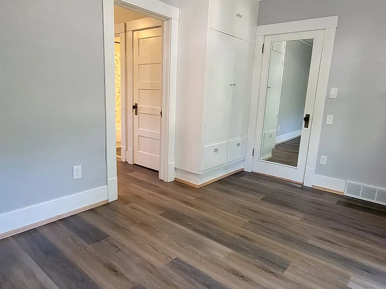 2421 W Madison Ave — Photo 3