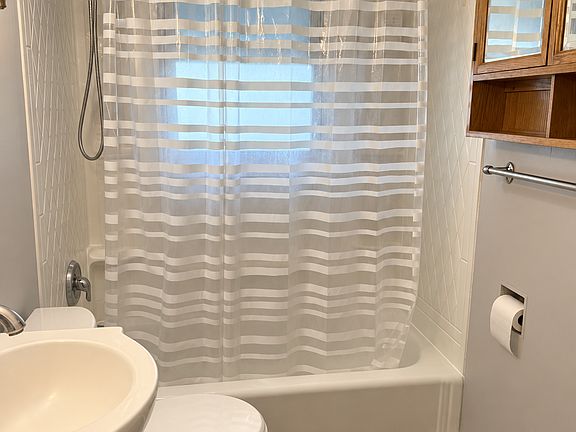 3rd image of 316 Main St APT 5