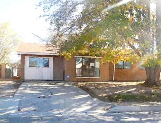 1st image of 1004 Walker Dr NE