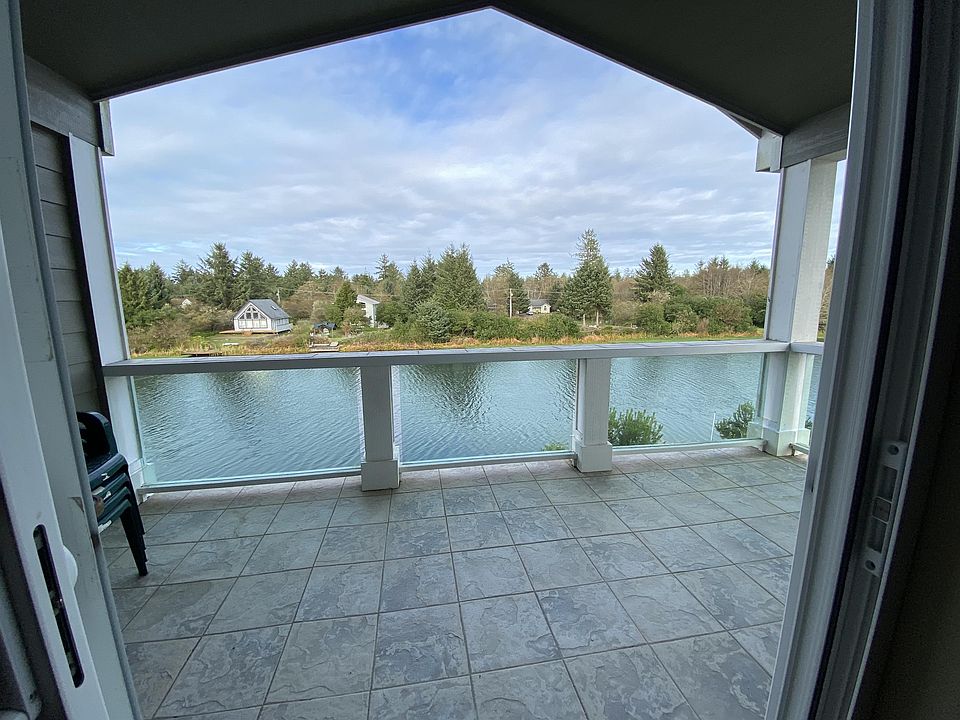 Deck with view of Grand Canal
