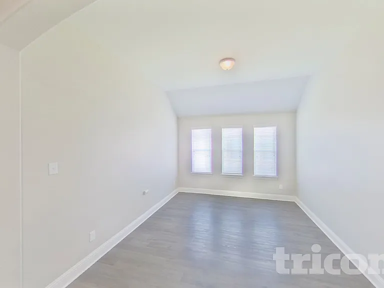513 Alice Ln — Photo 4