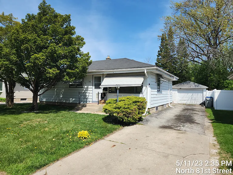 5860 N 81st St — Photo 1