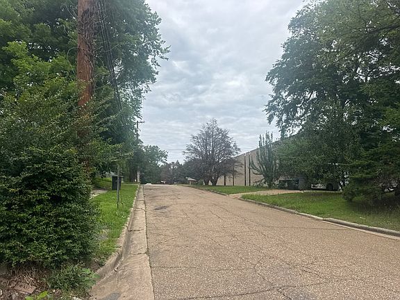 4th image of 2829 Elm St