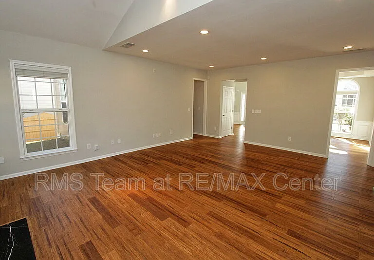 5057 Bethpage Dr — Photo 13