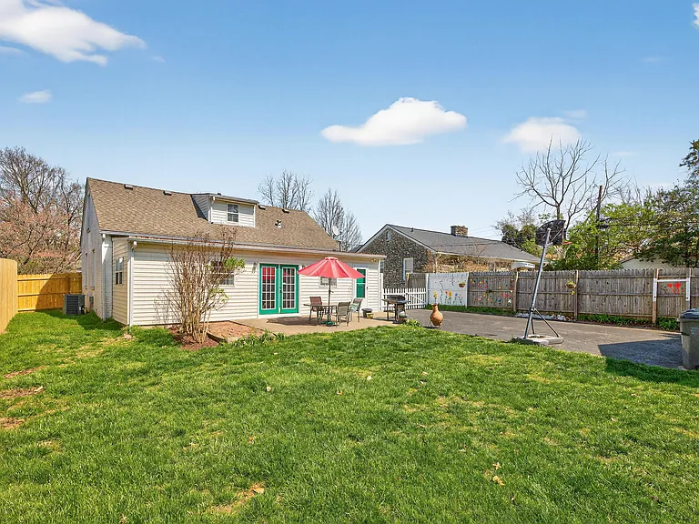 708 Cheryl Ln — Photo 14