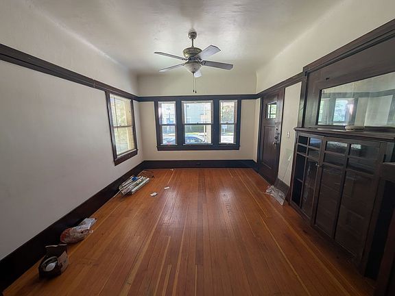 3rd image of 820 26th St APT 5