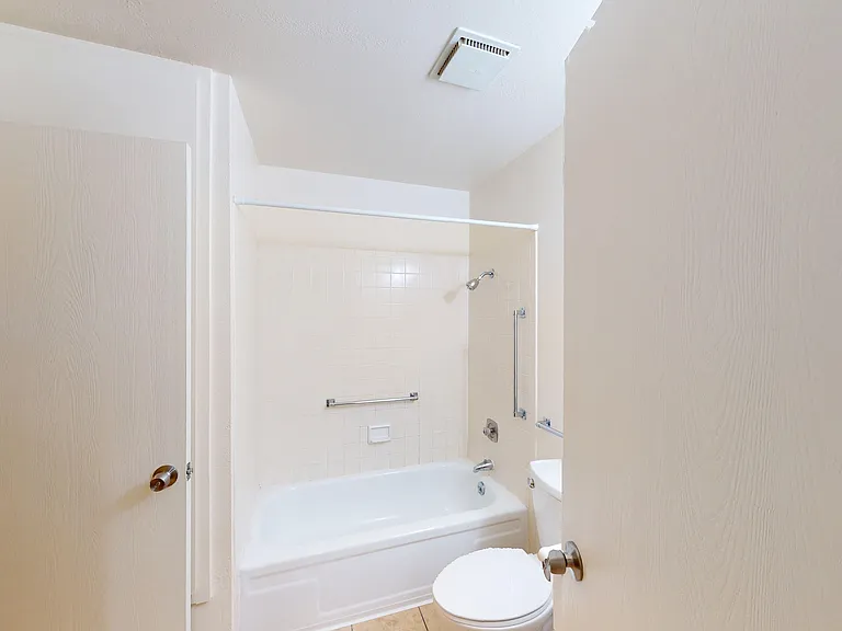346 Robinson St #16 — Photo 11