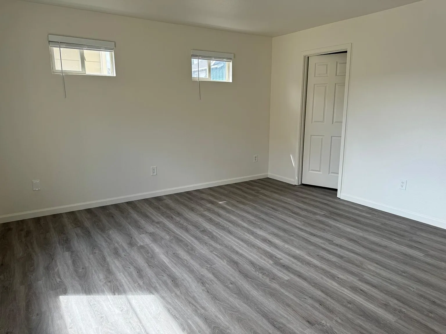 4 bed, 2.5 bath, 2004 sqft, $3,500 — Photo 2