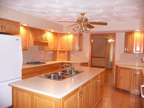 5th image of 234 Kensington Ct